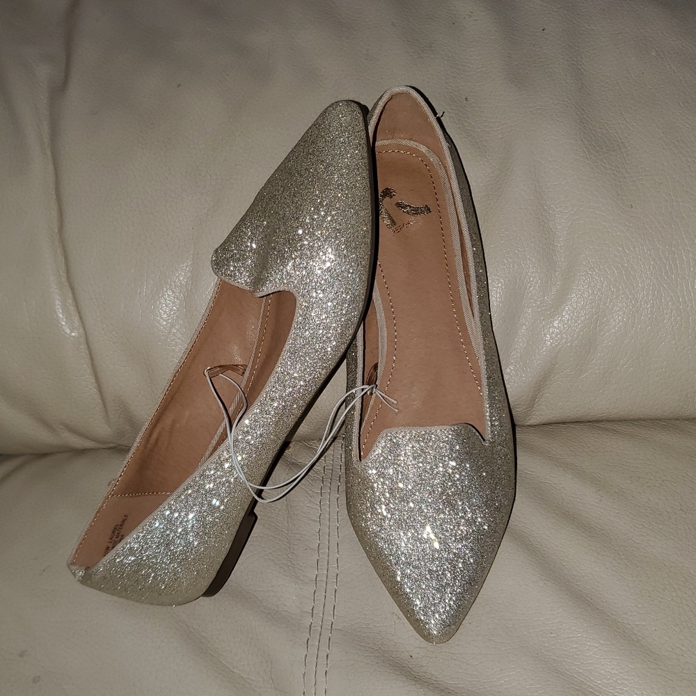 NWOT Women's size 10W shoe